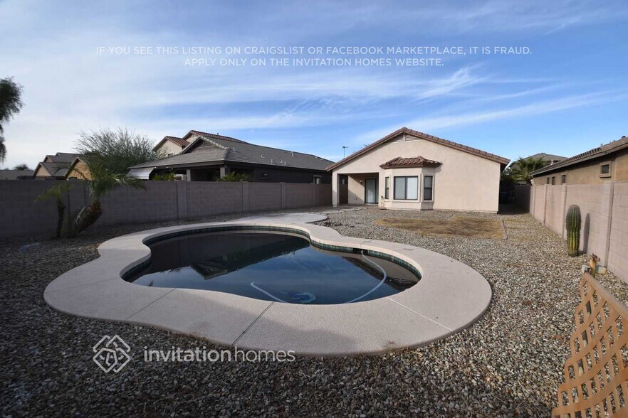 Building Photo - 2213 W Carolina Dr