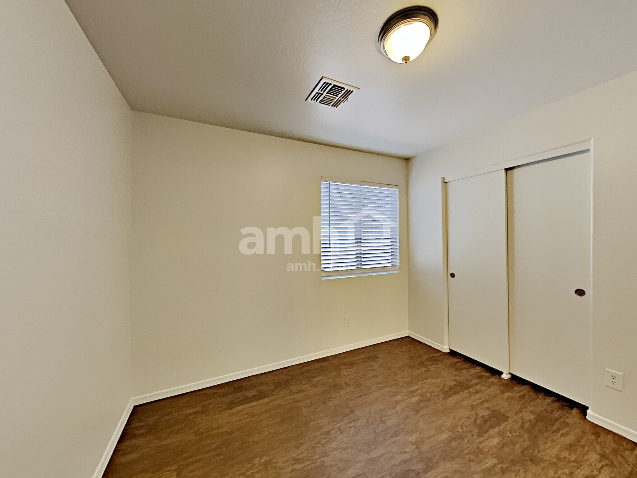 Building Photo - 16043 W Vogel Ave