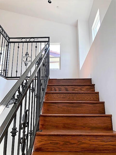 Building Photo - 4861 Mascot St