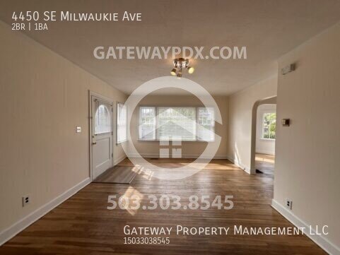 Building Photo - 4450 SE Milwaukie Ave