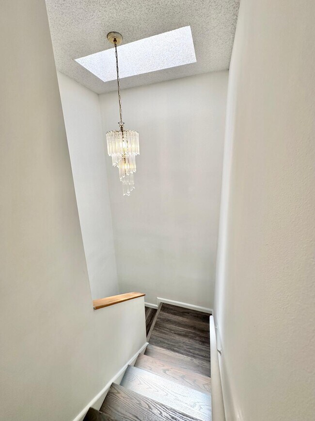 Building Photo - 6646 Via Regina