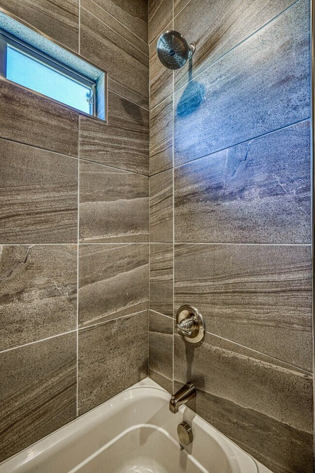 Building Photo - Beautiful East side House 4 bed-2.5 baths, part of The Overlook Casa Club that includes Swimming ...