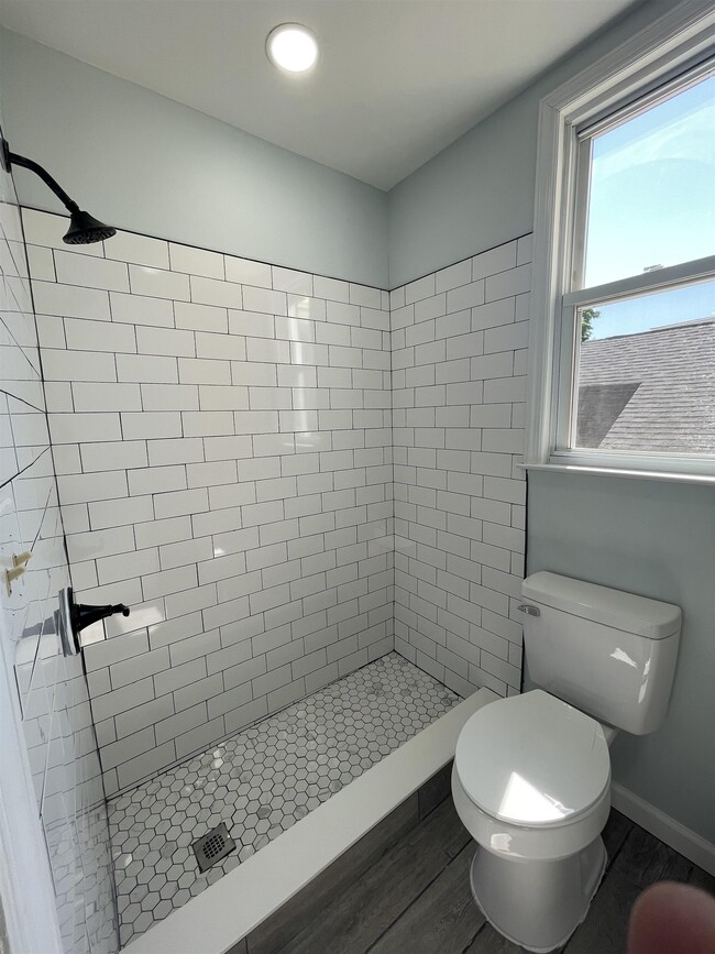 Building Photo - 27 E 46th St