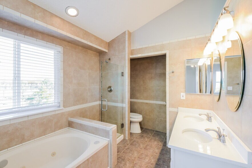 Building Photo - 5800 S Rock Creek Dr