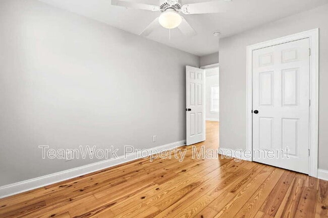 Building Photo - 1124 5th Ave