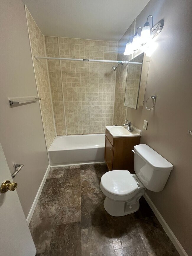 Building Photo - 4319 Standish Dr