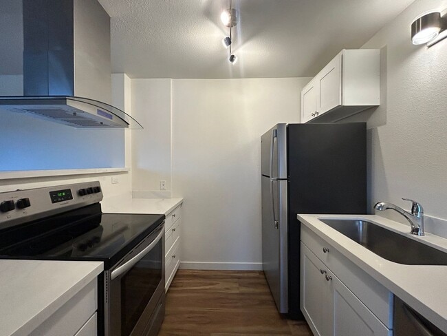 Building Photo - Updated 2bed/1bath Apartment in Prime Redmond Location!