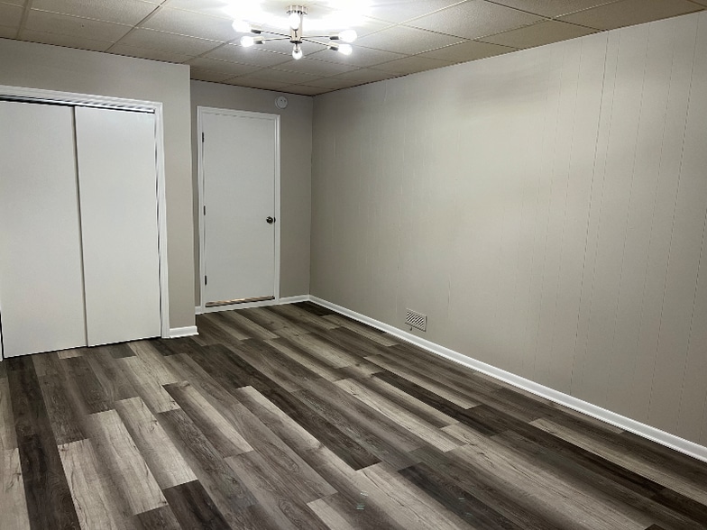 Building Photo - 1334 Ely Rd