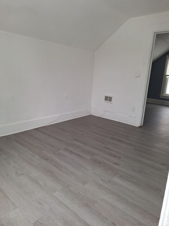 Building Photo - SL MON1527