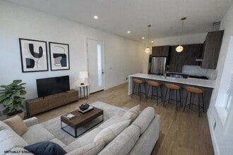 Building Photo - 92 E 27th St