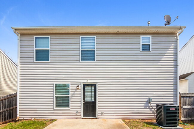 Building Photo - 2243 Brandybuck Ln