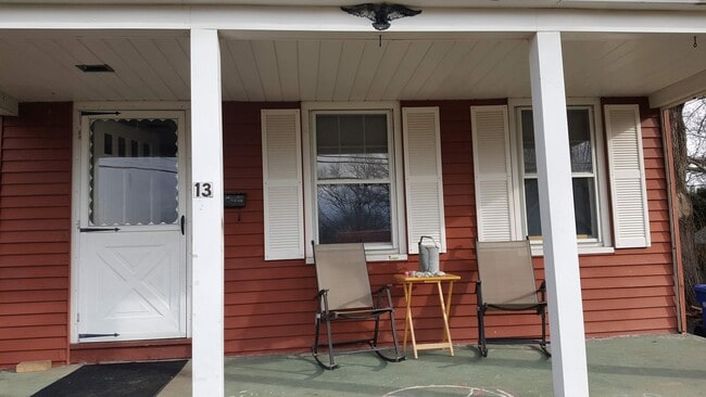 Primary Photo - 13 Gallup Ln
