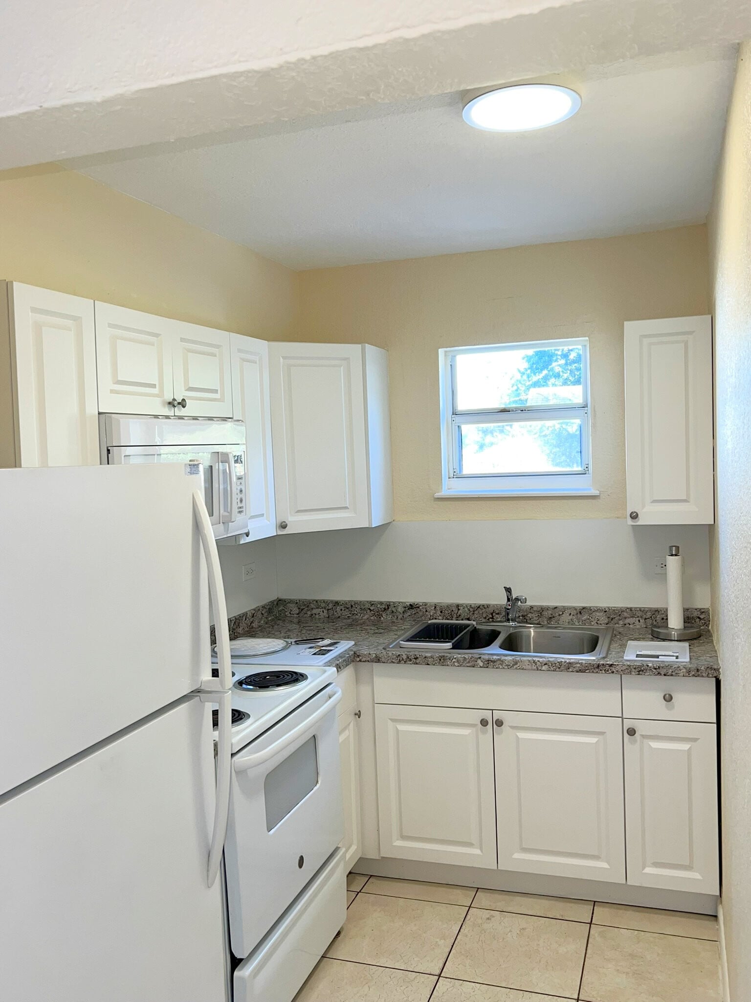 Kitchen - 774 NW 41st St