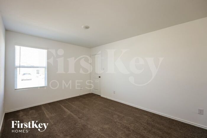 Building Photo - 2403 Lake Hls