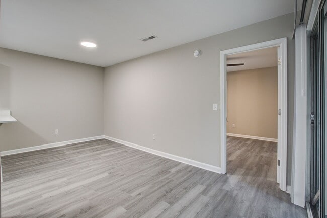 Building Photo - 9621 N Cardinal Dr