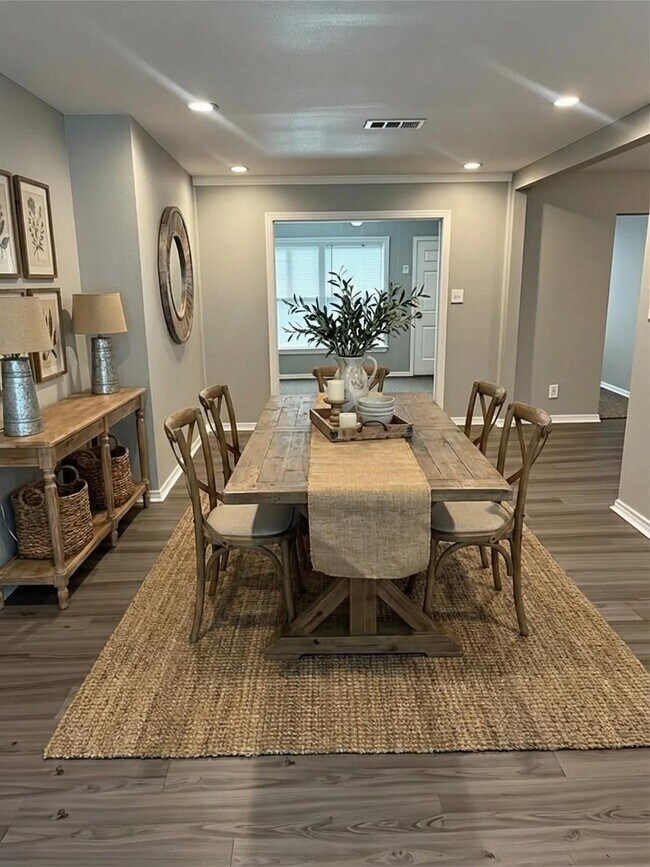 Building Photo - 6634 Cresthill St