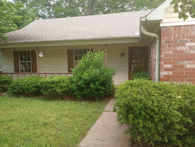 Building Photo - 103 Live Oak Dr