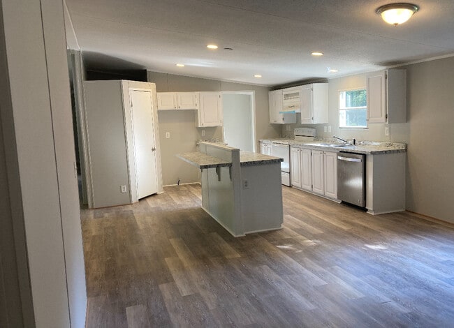 Building Photo - 319 Bridgeview Dr