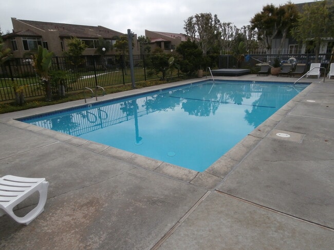 Building Photo - Upstairs Studio Condo in Huntington Harbor...