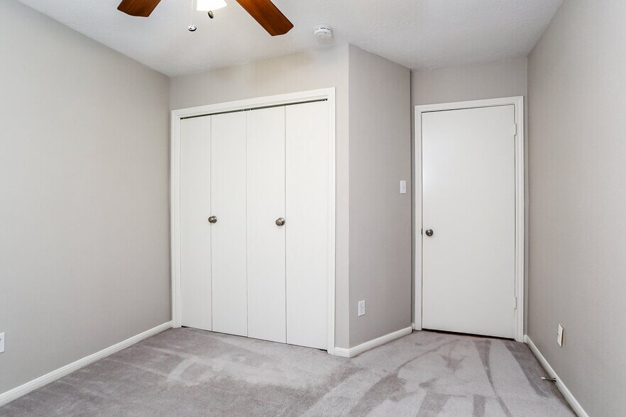 Building Photo - 5207 Village Springs Dr