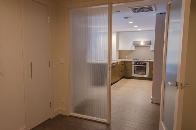 Building Photo - 1Bd/1Ba Seattle Condo