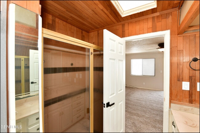 Building Photo - 5534 Oakbriar Cir