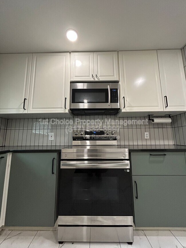 Building Photo - 6409 Stardust Dr S