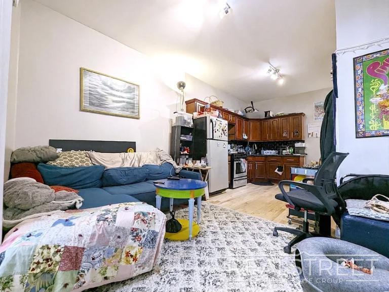 Building Photo - Utica Avenue