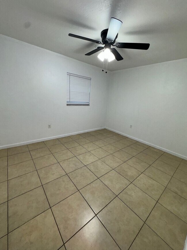 Building Photo - 1633 NE 70th St