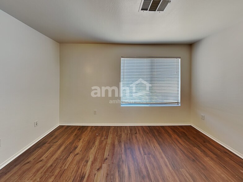 Building Photo - 4242 E Baylor Ln