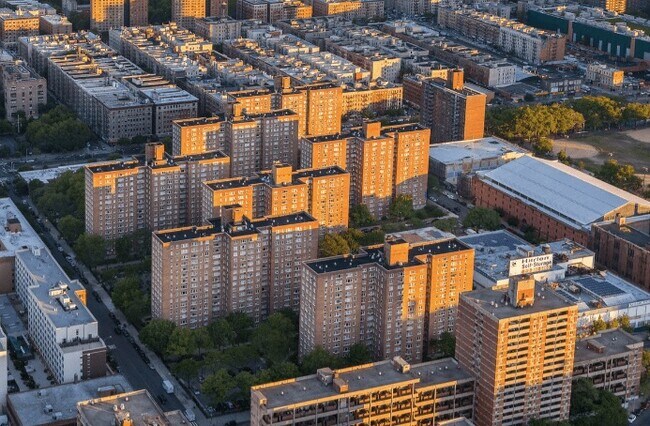 Building Photo - 620 Lenox Ave