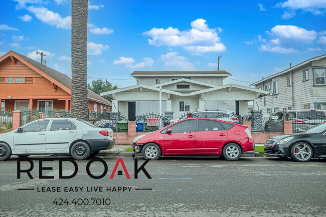 Building Photo - 856 W 47th St