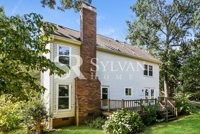 Building Photo - Gorgeous 4 bedroom, 3BA home available now!