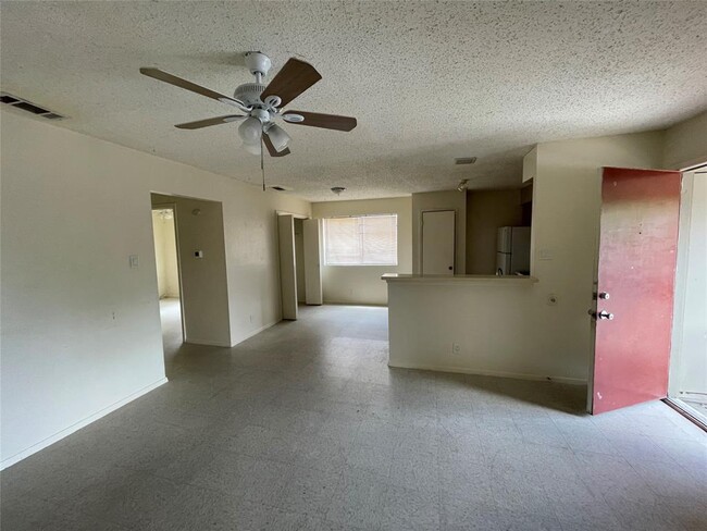 Building Photo - 9809 Roxanna Dr