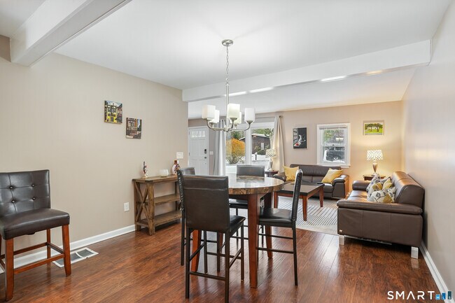 Building Photo - 62 Sherry Ln