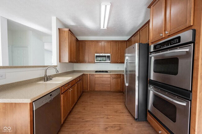 Building Photo - 9009 Mercer Dr