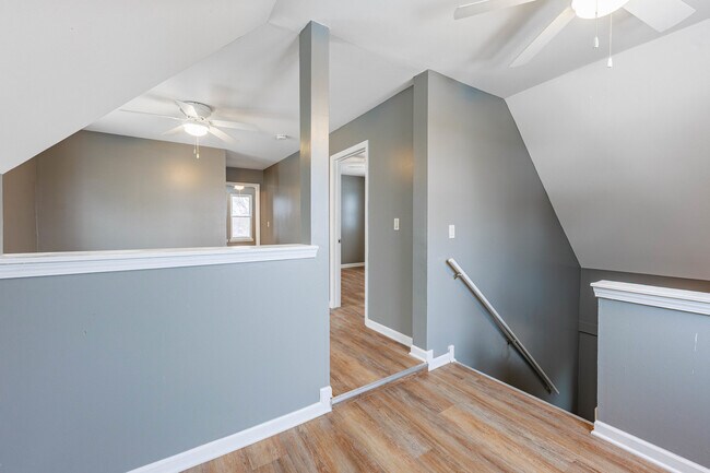 Building Photo - 2446 W 69th St