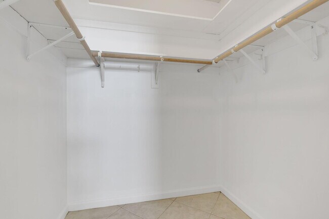 Building Photo - 750 N Ocean Blvd