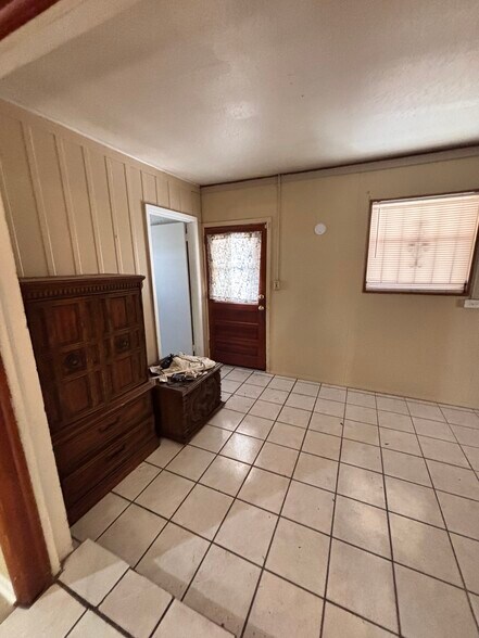 Building Photo - 3725 E 38th Ave