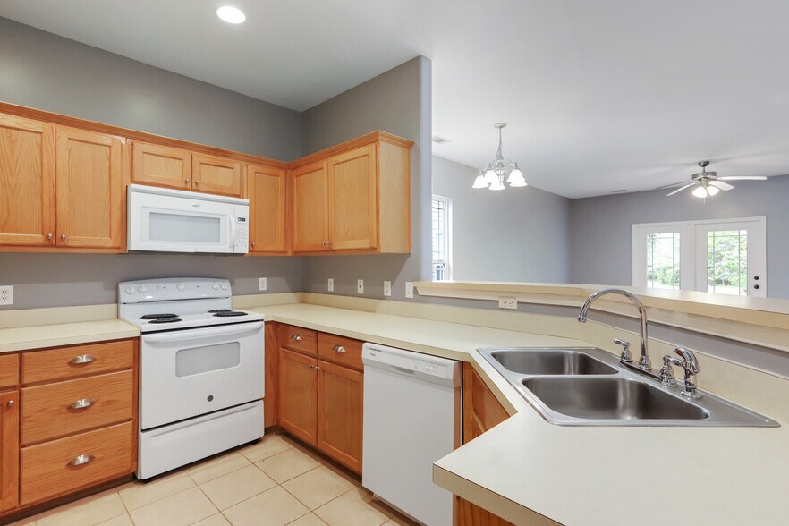 Kitchen - 46 Isle Of Palms W