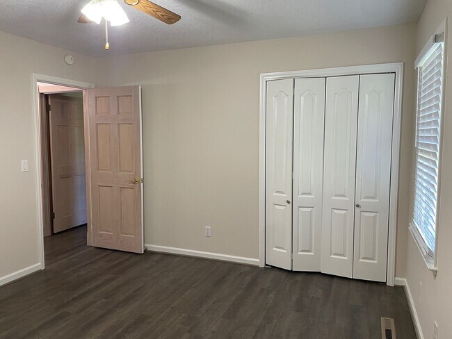Building Photo - BEAUTIFUL 3 BED, 2 BATH BRICK HOME LOCATED...