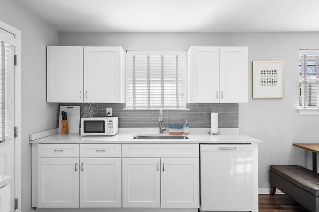 Building Photo - 1122 2nd Ave S