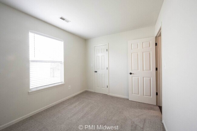 Building Photo - "Charming 3-Bed, 2-Bath Home with 1263 Sq Ft in Westfield's Serene Useppa Ct"