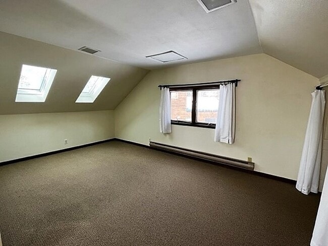 Building Photo - 305 N Chipmunk Cir