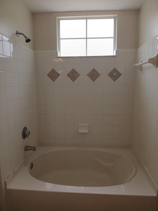 Building Photo - 9833 Baywinds Blvd