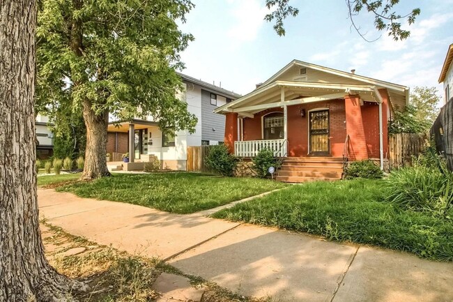 Building Photo - Charming 3-Bedroom Bungalow with Oversized...