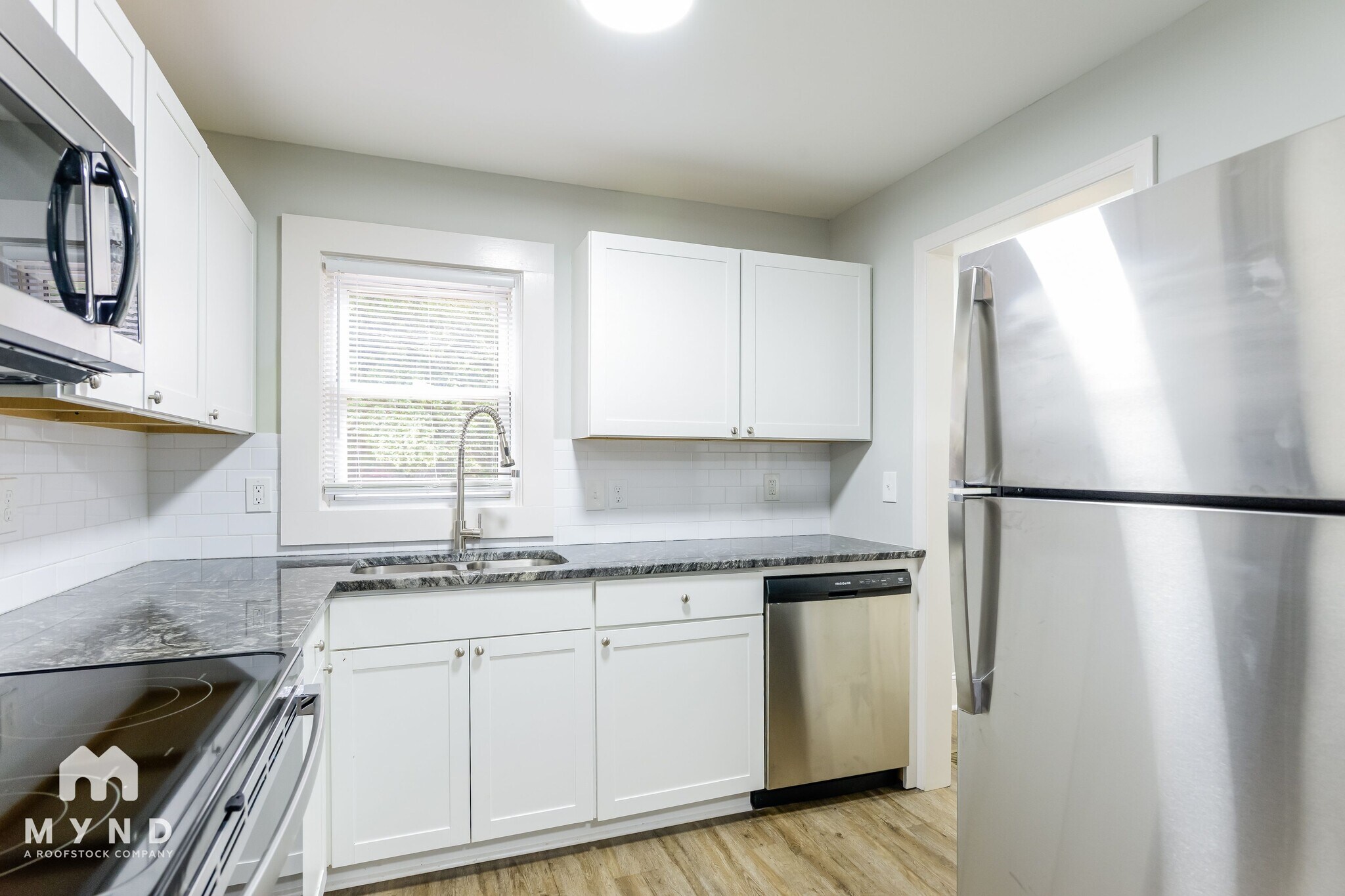 Building Photo - 400 Cherry St