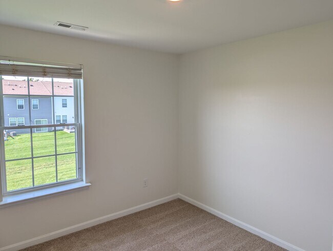 Building Photo - 450 Locust Run Dr