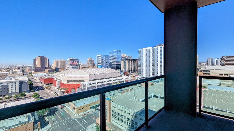 Building Photo - 310 S 4th St