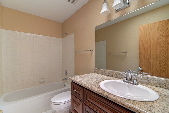 Building Photo - 4651 4 Leaf Clover Dr